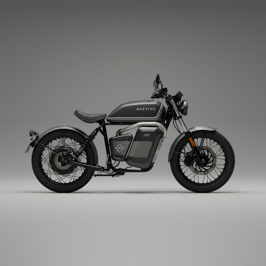 #tank_blackout_edition_seat_sattel_braun_mudguards_mattschwarze_kotflügel_und_einlagen_am_batteriegehäuse